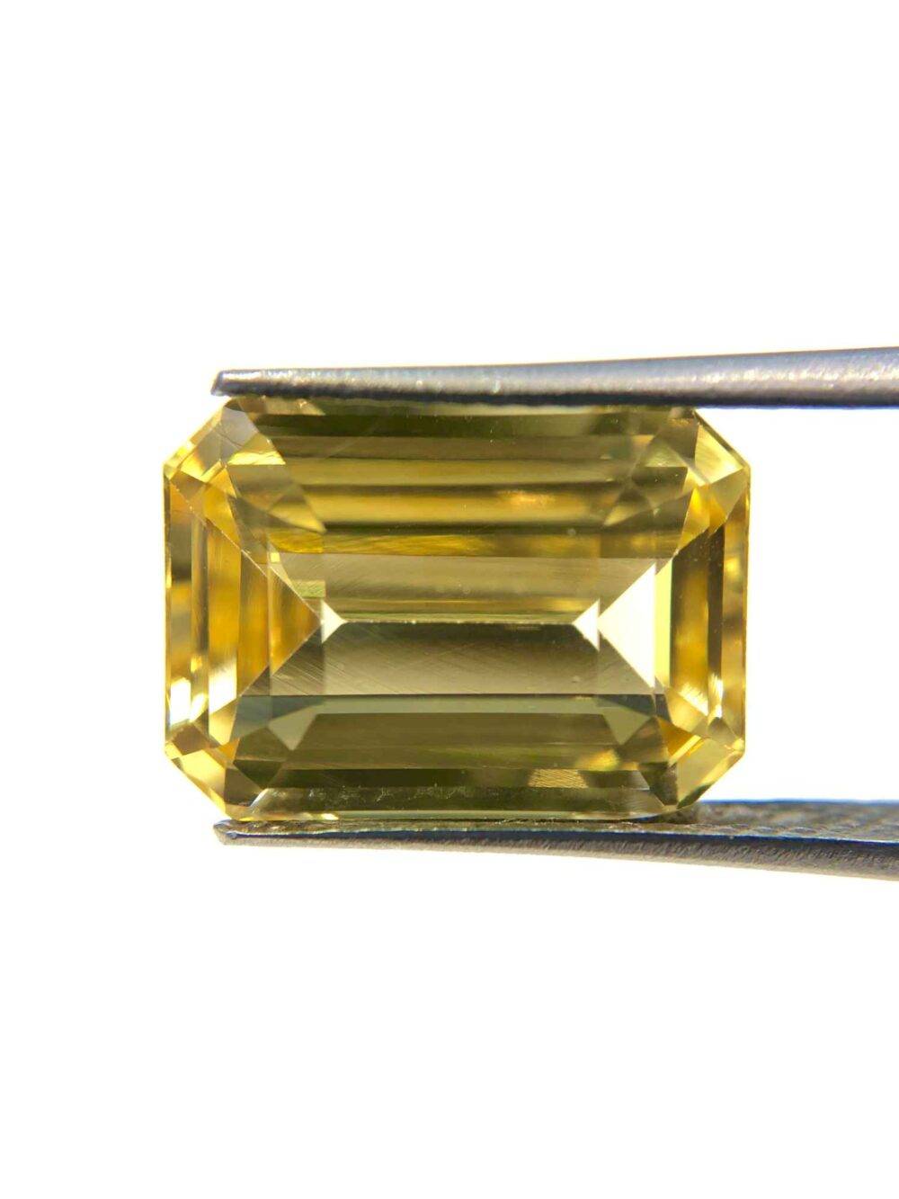 YELLOW SAPPHIRE - 6.68 CT